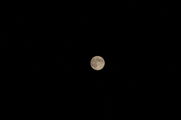 トリミング前の月の写真